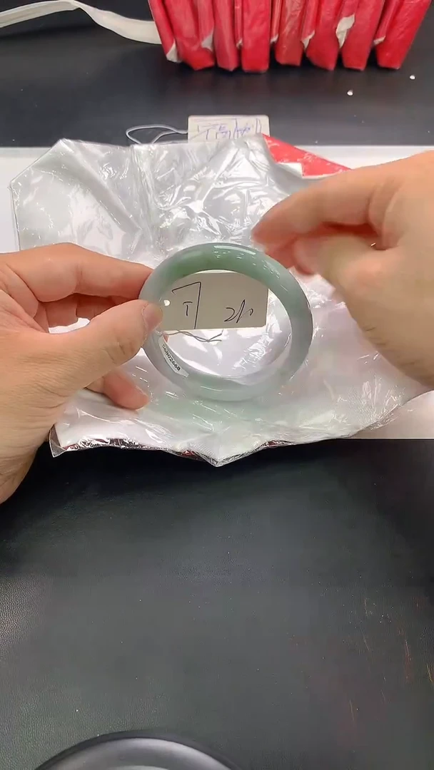 翡翠手镯未镶嵌45