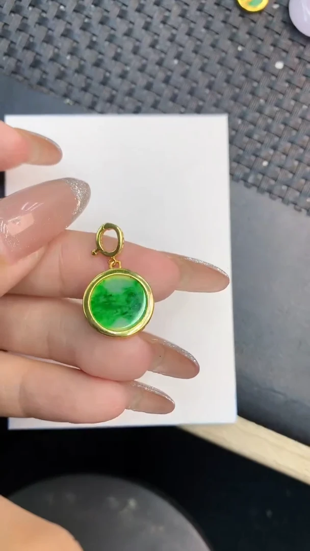 颈饰未镶嵌翡翠1