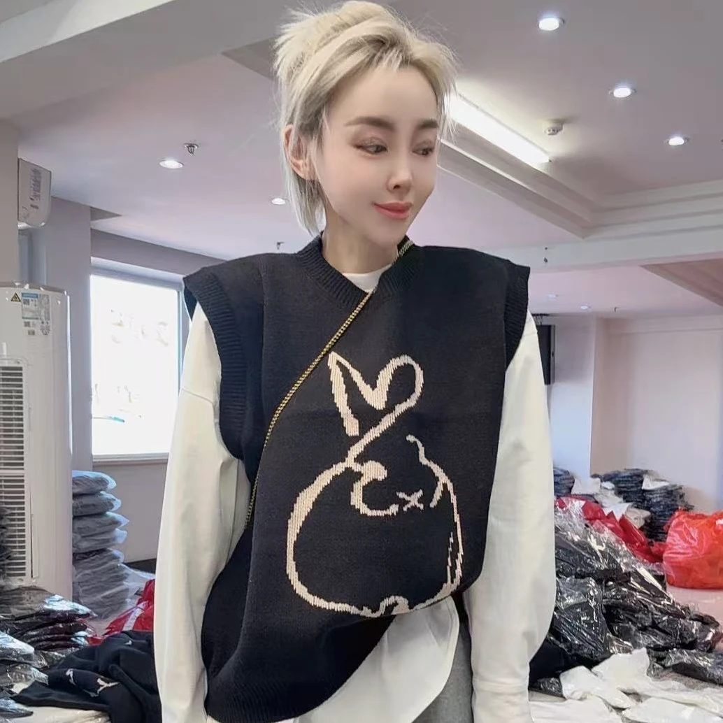 流行款黑色土拨鼠毛衣马甲