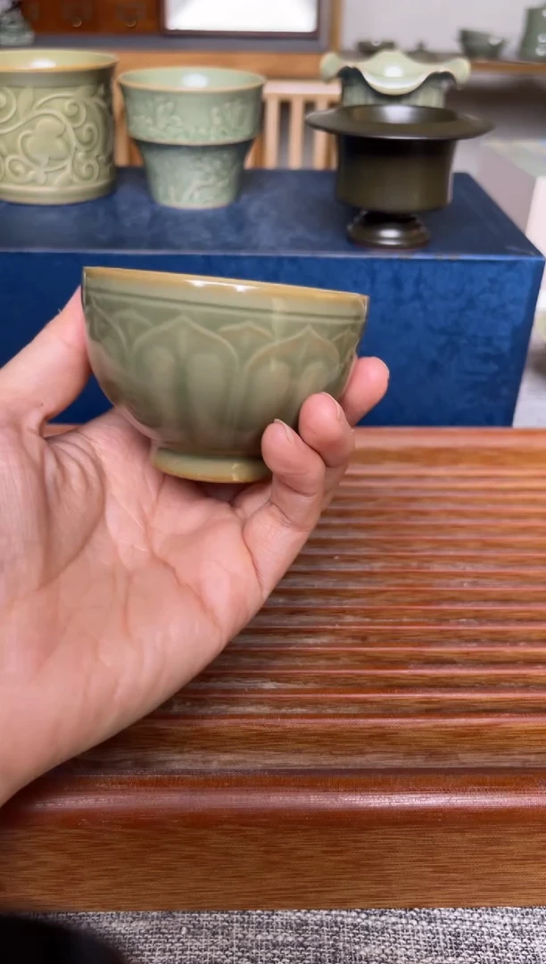 瓷器耀州窑橄榄绿禅定莲瓣杯
