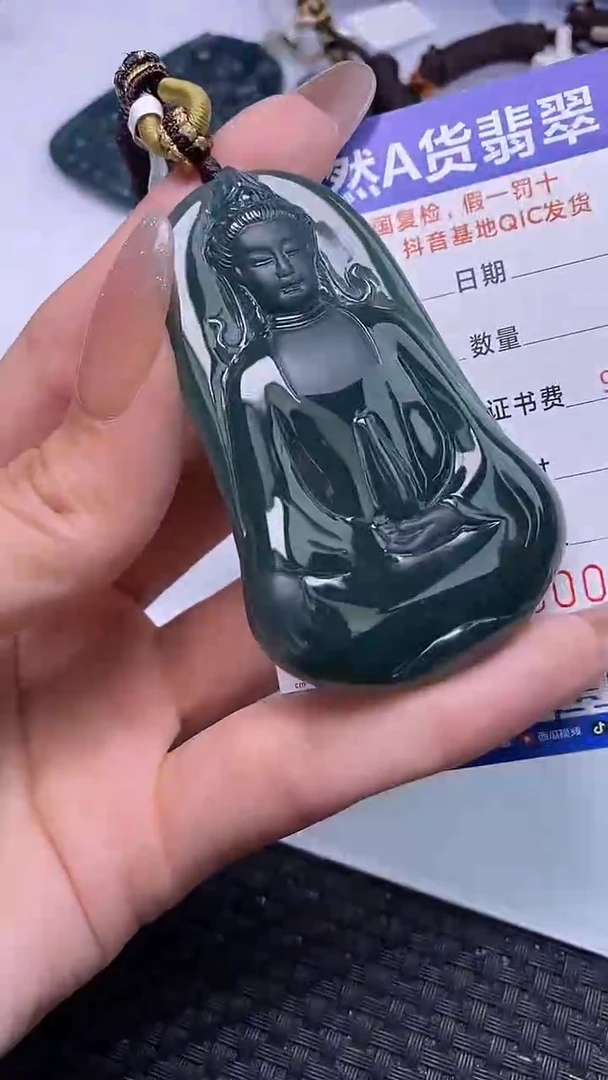 颈饰未镶嵌翡翠