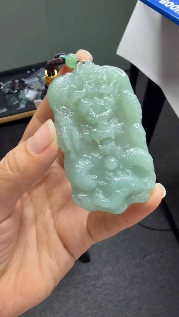 吊坠(不含链)未镶嵌翡翠龙牌