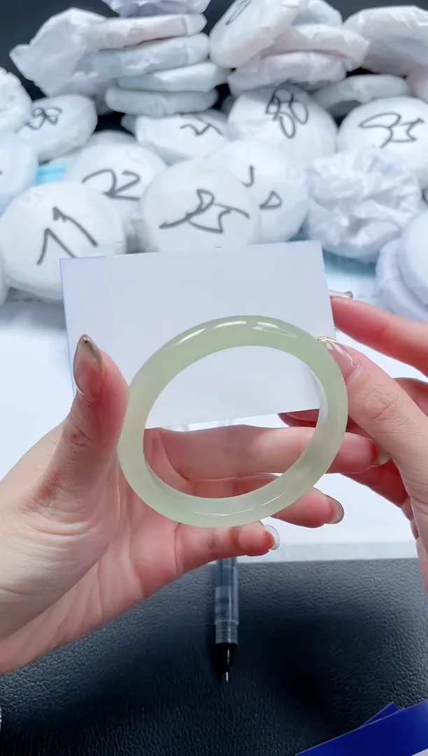 【闪购商品】石英质玉手镯未镶嵌 11J19-56