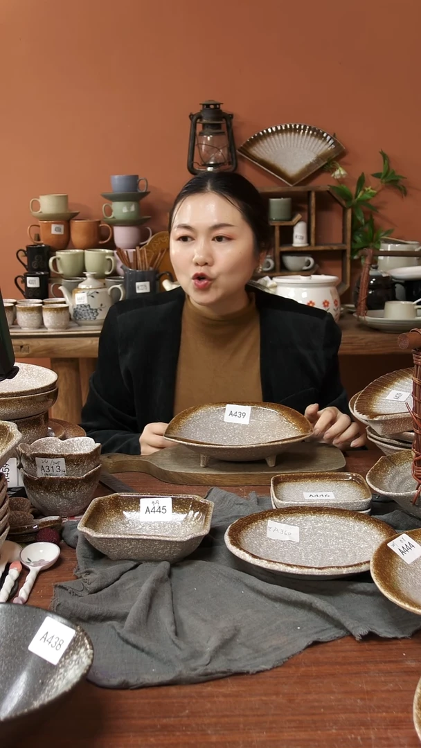 陶瓷A439 一只陶瓷粗陶四足元宝碗可能微瑕