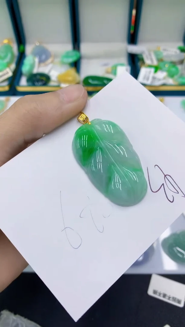 翡翠18K金镶嵌颈饰翡翠