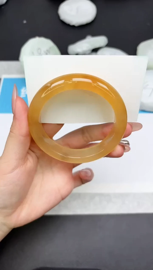 【闪购商品】石英质玉手镯未镶嵌133-59.7