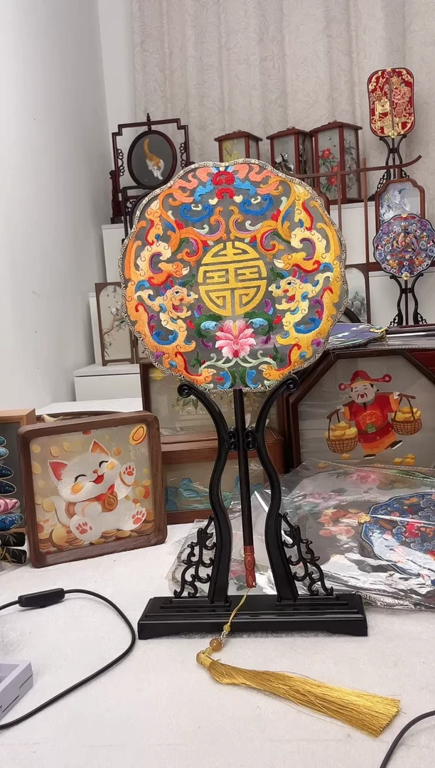 扇子苏绣作品手工团扇