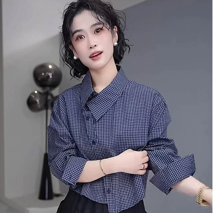 不规则测扣撞色长袖格子衬衫女2025新款早春宽松显瘦短款气质上衣