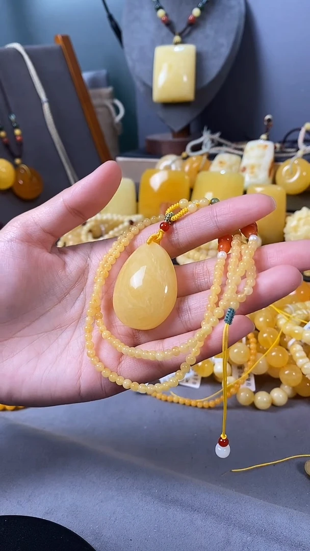 裸石琥珀未镶嵌水滴吊坠