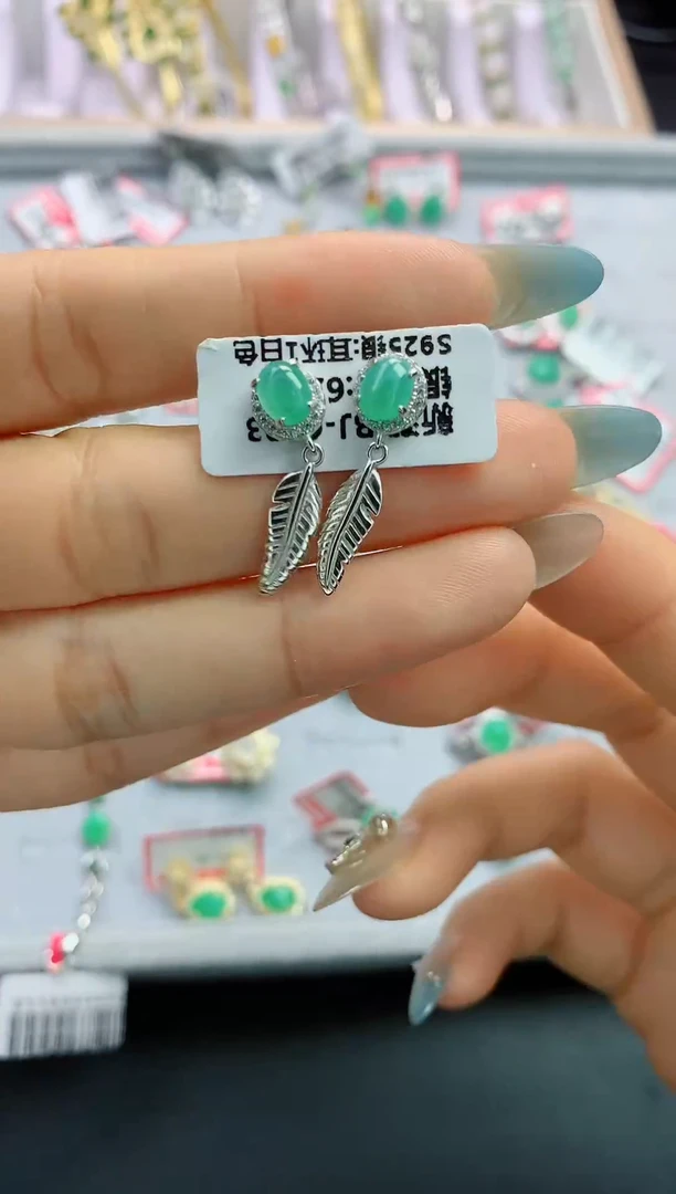 翡翠银S925镶嵌颈饰翡翠 银S925镶嵌 111