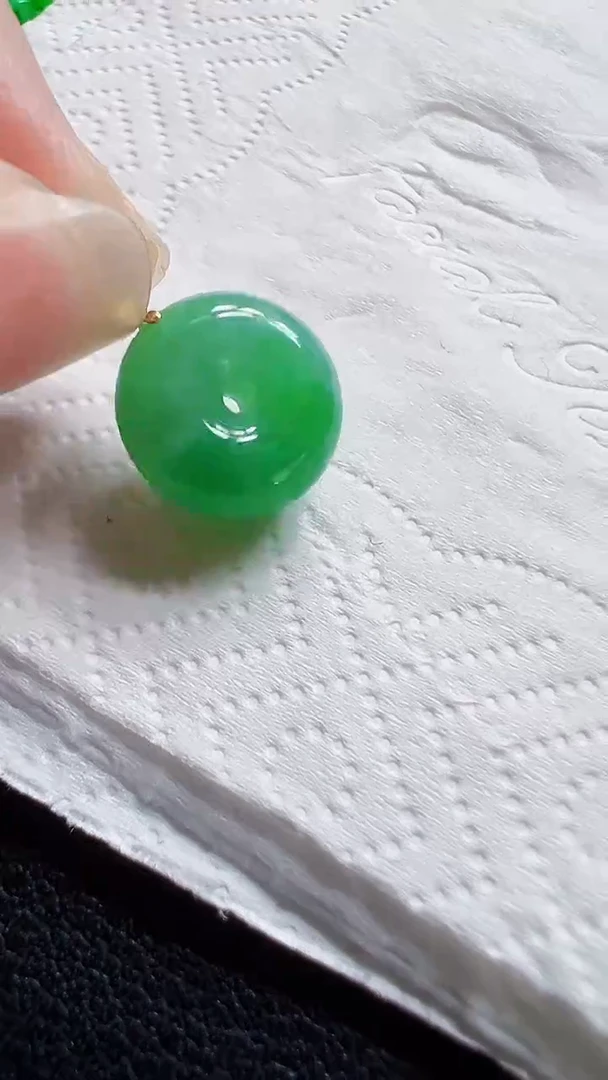 颈饰18K金镶嵌翡翠扣