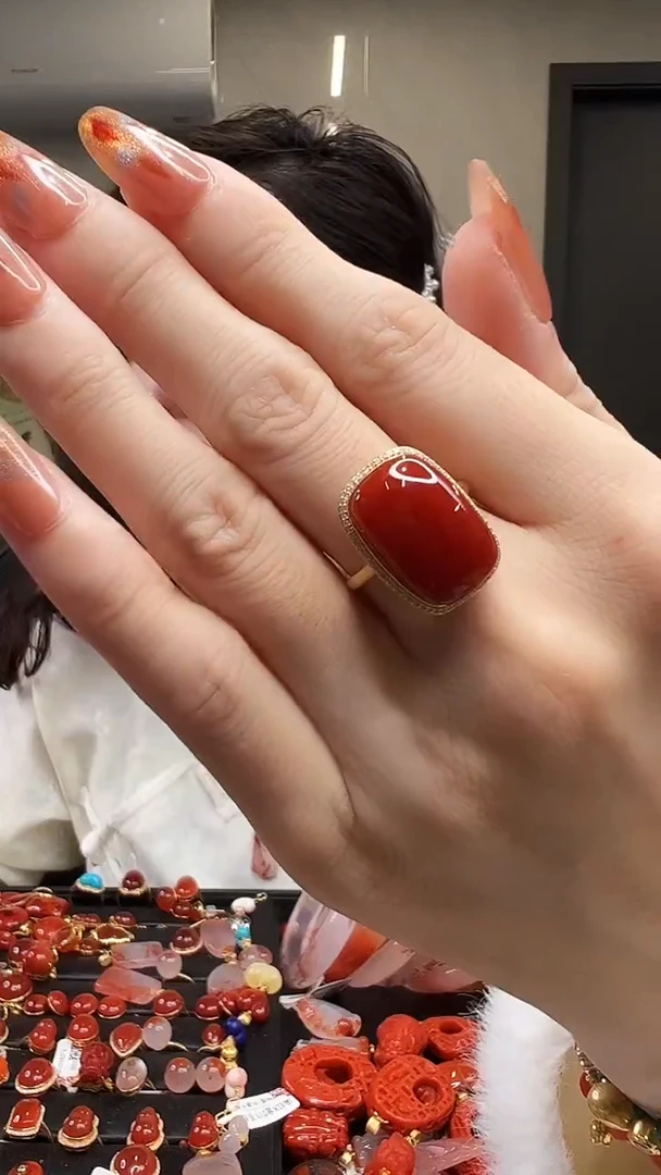 18K金镶嵌戒指南红玛瑙/原矿