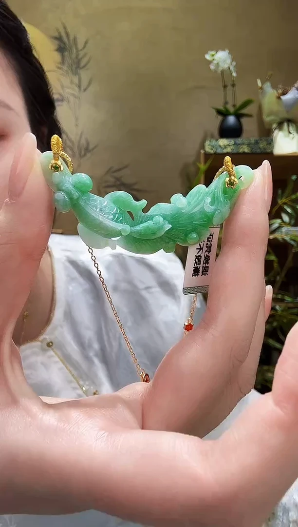 颈饰未镶嵌翡翠吊坠