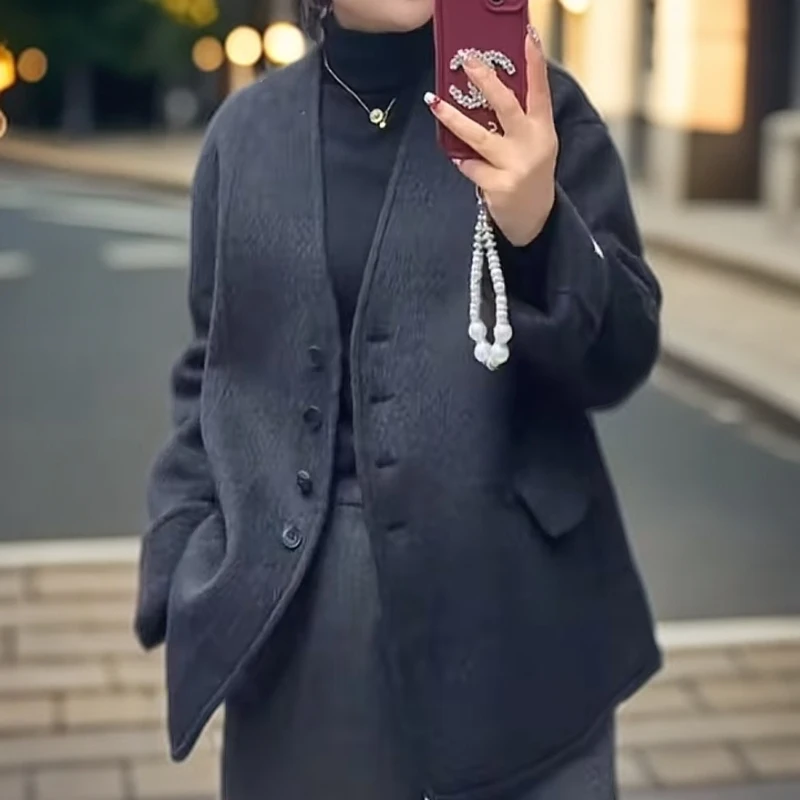高级感小香风气质V领单排扣子宽松显瘦双面羊毛大衣短款轻奢外套