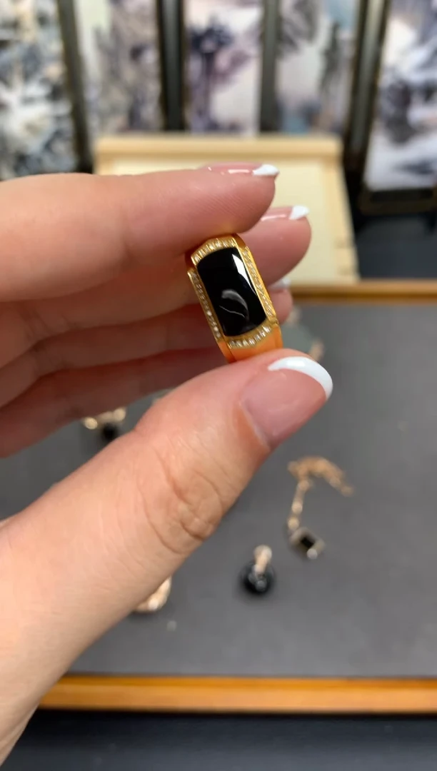 翡翠戒指18K金镶嵌///////////