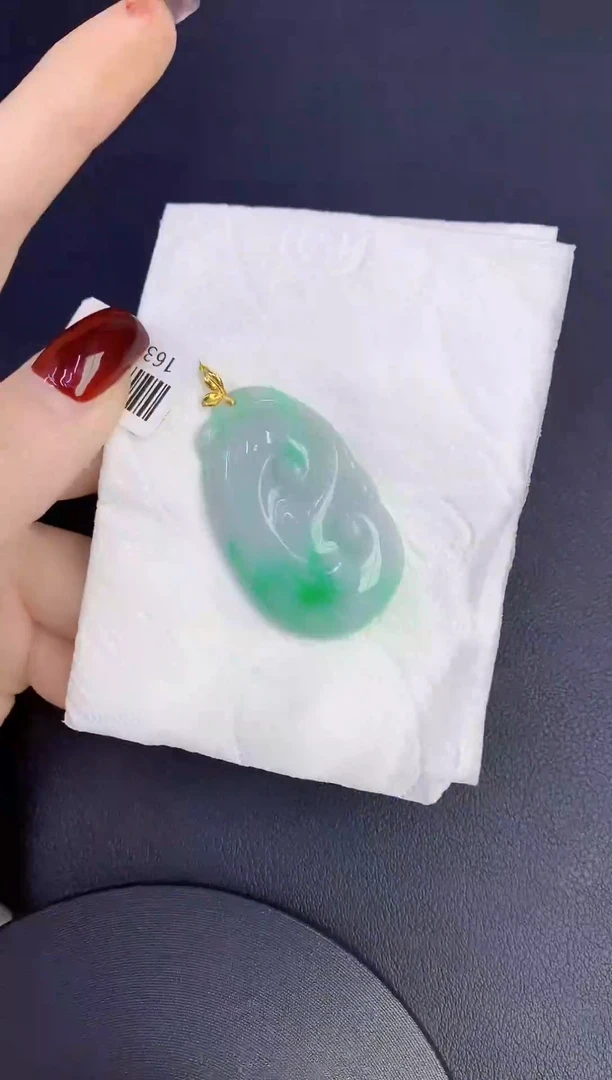 颈饰18K金镶嵌翡翠缅甸天然翡翠A货