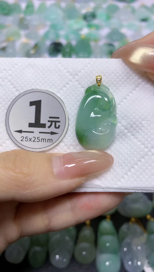 颈饰18K金镶嵌翡翠天然翡翠A货