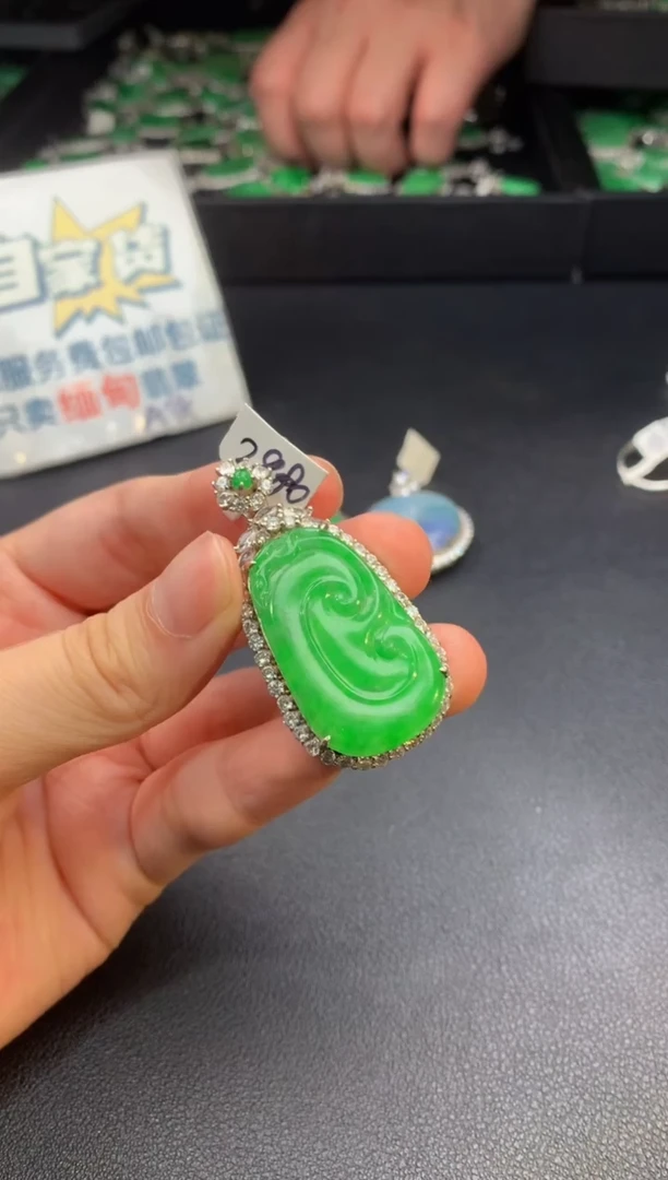 翡翠银S925镶嵌颈饰翡翠