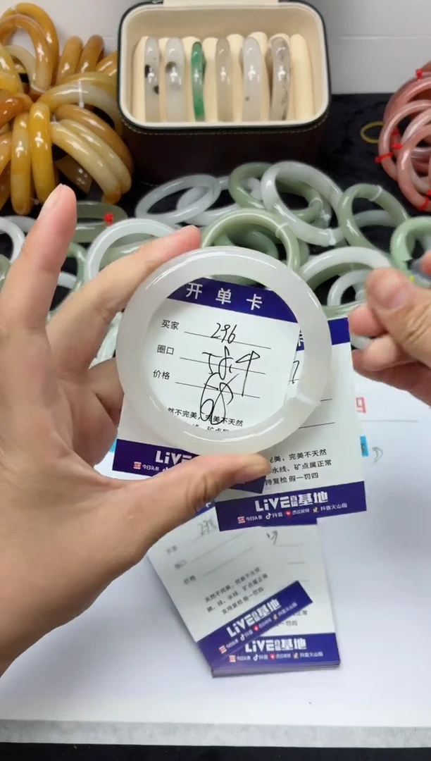 未镶嵌手镯石英质玉296