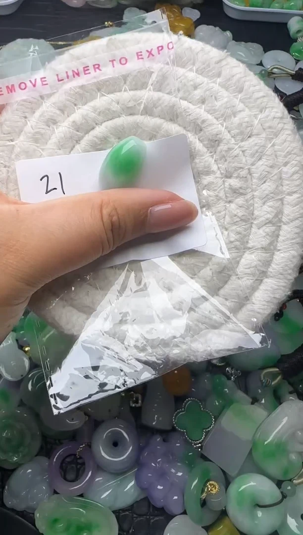 颈饰未镶嵌翡翠缅甸翡翠吊坠