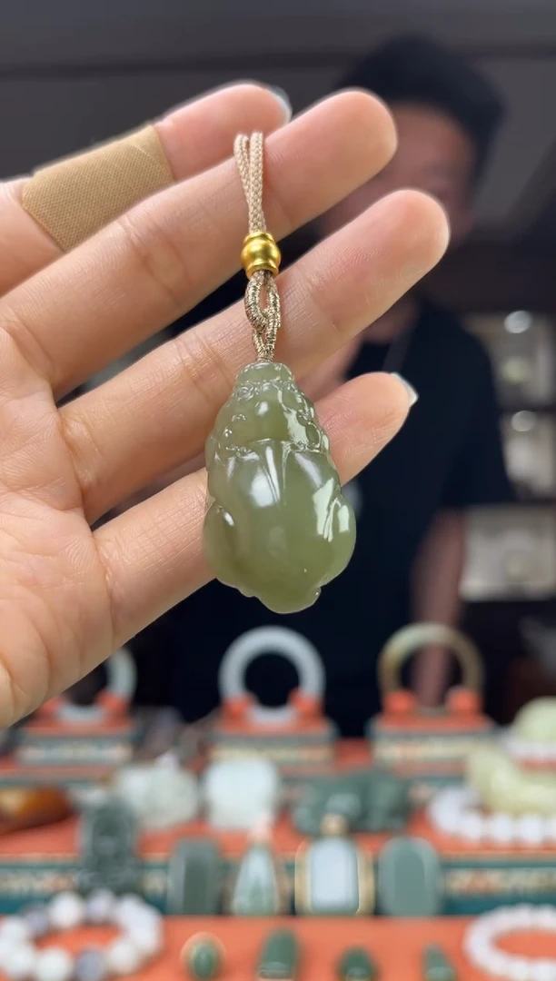 和田玉未镶嵌颈饰佩佩