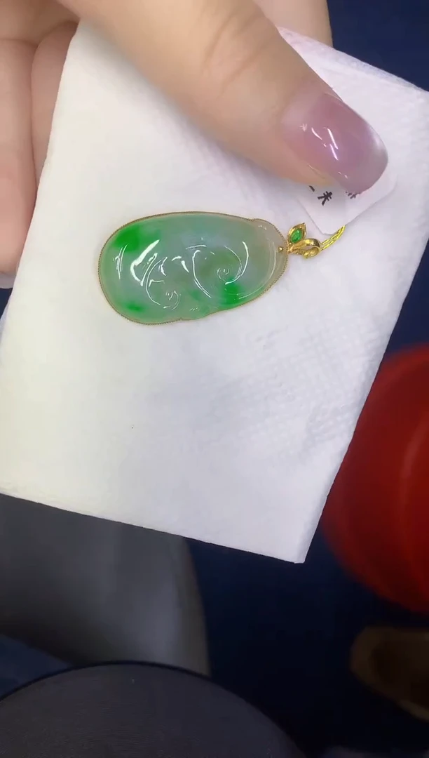 颈饰18K金镶嵌翡翠缅甸天然翡翠A货