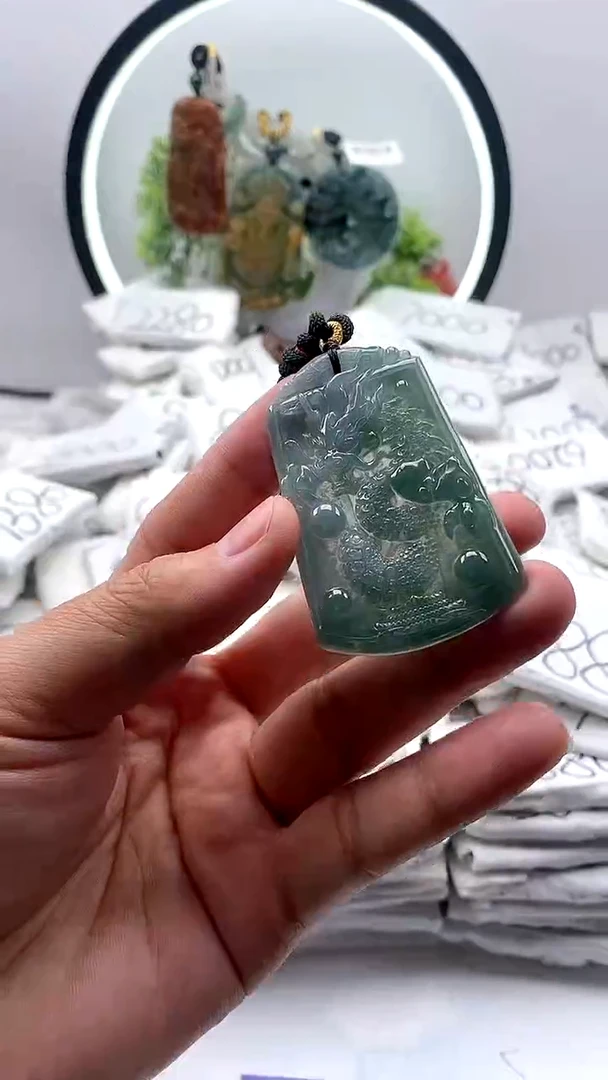 【闪购商品】翡翠颈饰未镶嵌龙牌
