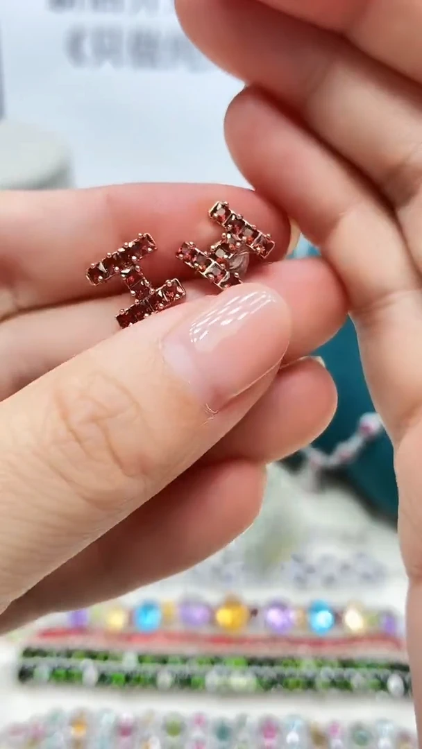 银S925镶嵌耳饰石榴石111ZB1129产品一个（多样性）