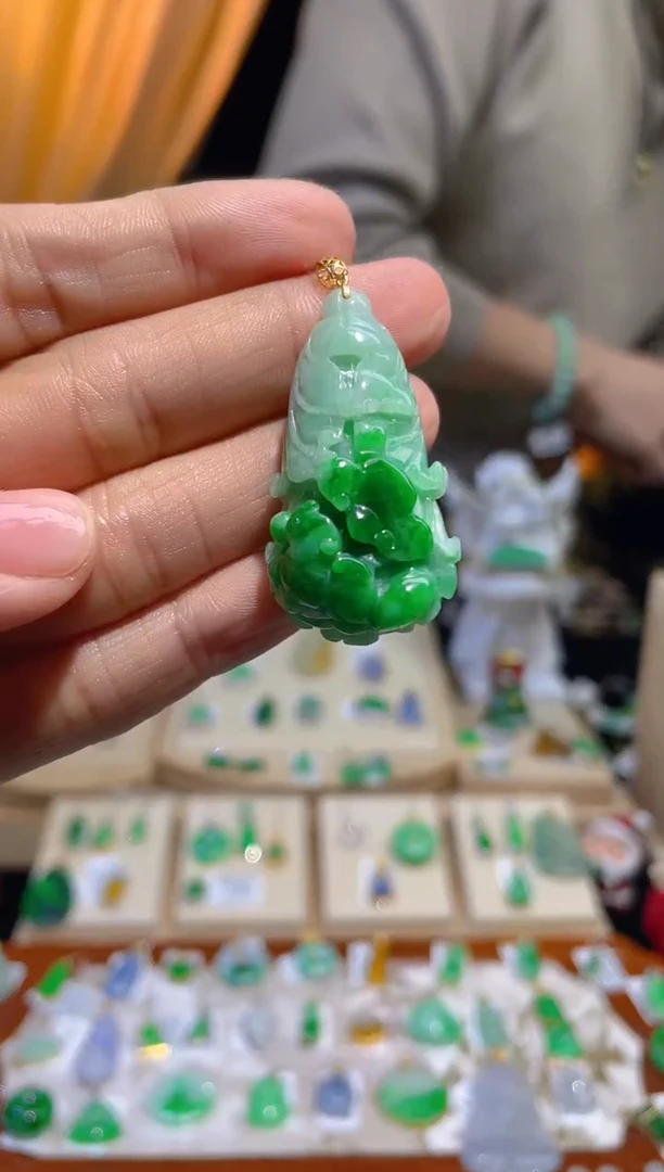 【闪购商品】翡翠颈饰18K金镶嵌假一赔三