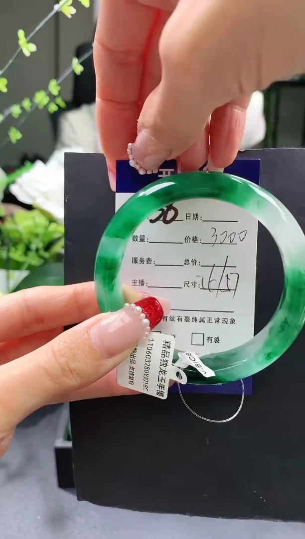 【闪购商品】石英质玉手镯未镶嵌序号圈口56