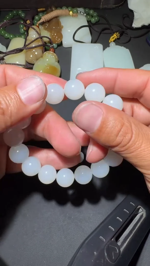 未镶嵌和田玉（糖玉）车挂和田玉