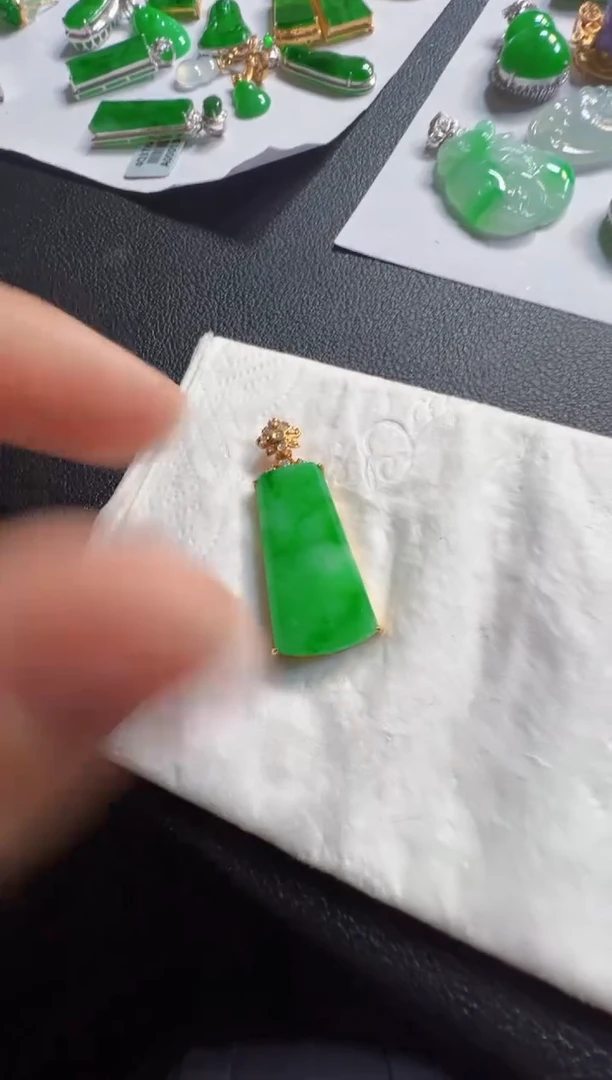 吊坠(不含链)18K金镶嵌翡翠3980