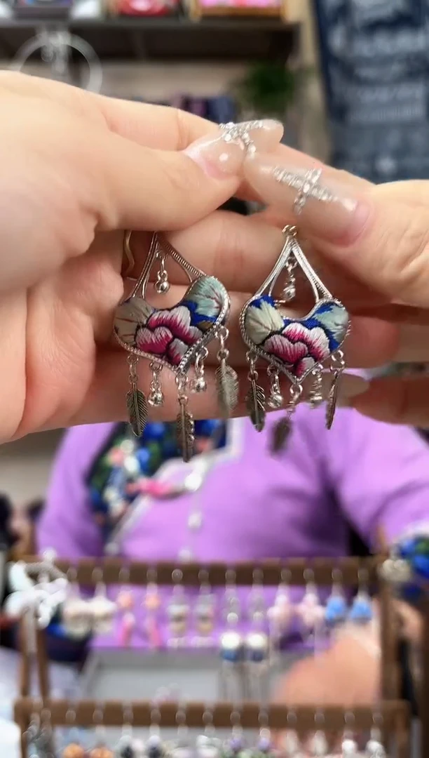 织绣民族风非遗老绣苗银饰品143