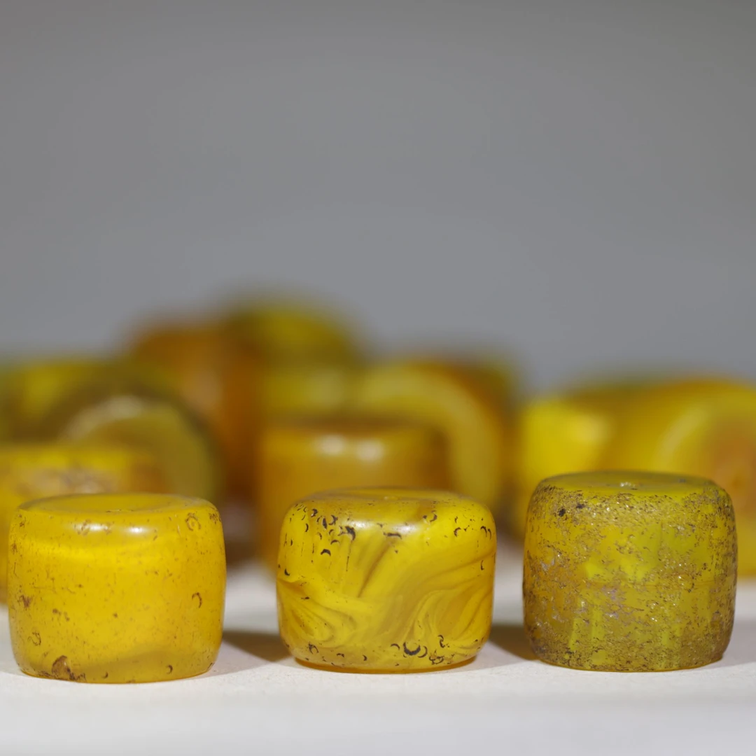 清代黄色搅胎琉璃珠