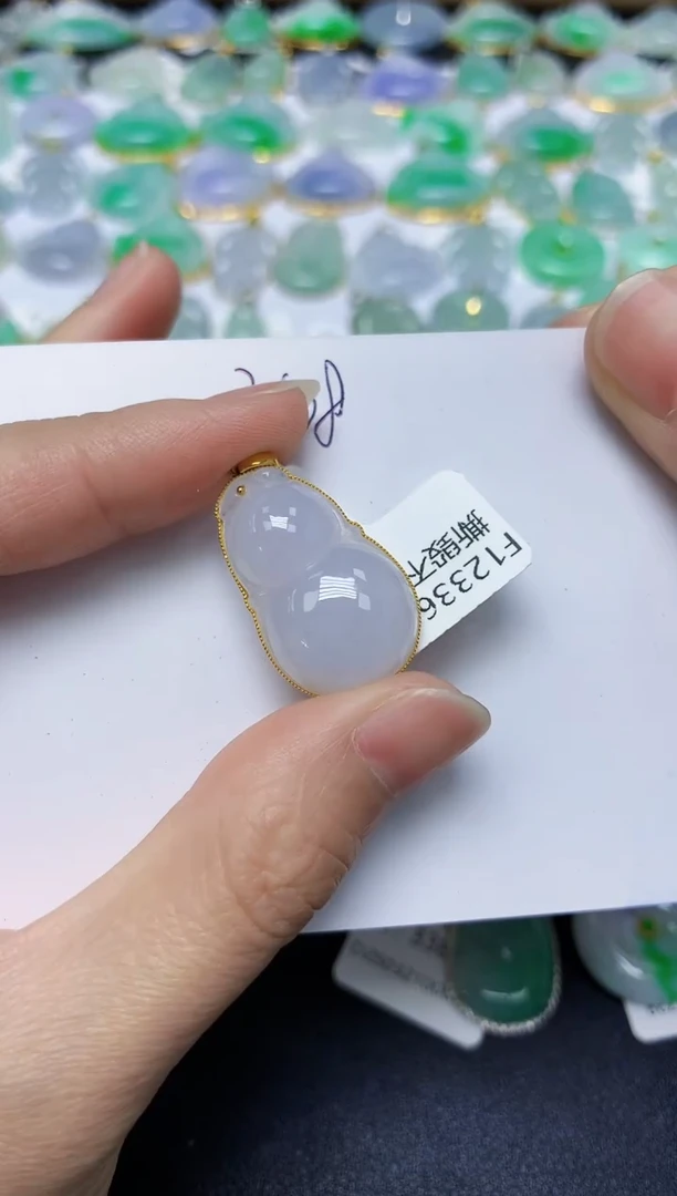 翡翠18K金镶嵌颈饰 天然缅甸翡翠A货