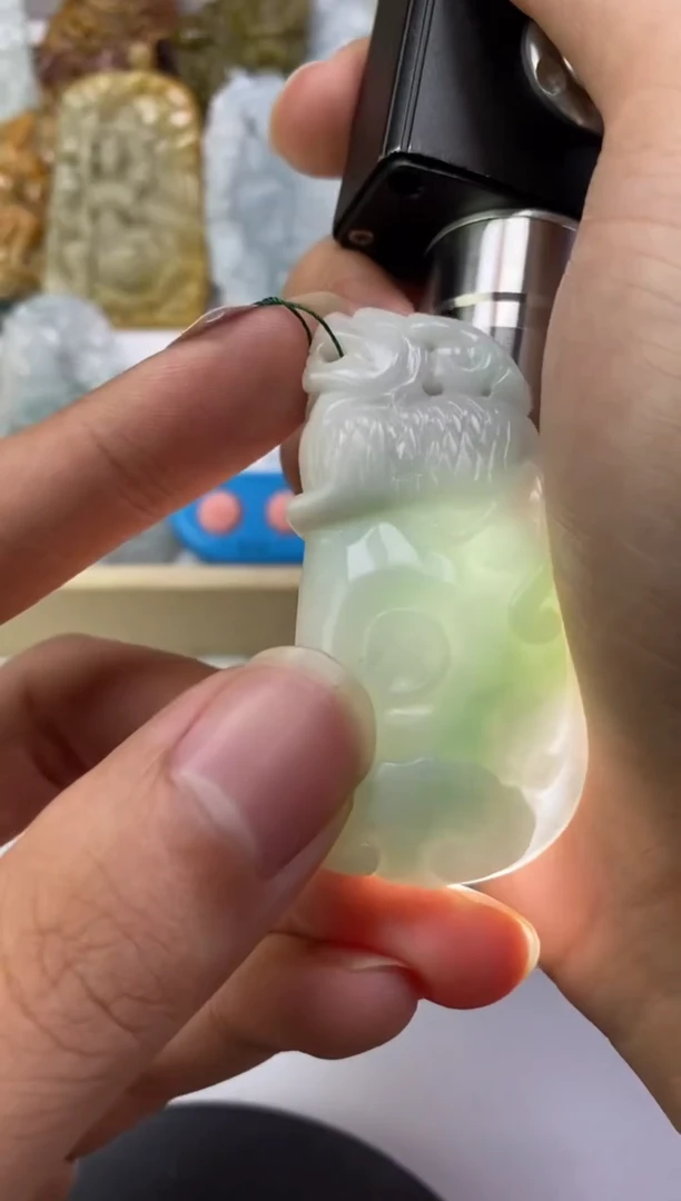 翡翠未镶嵌颈饰酒*天然A货缅甸翡翠