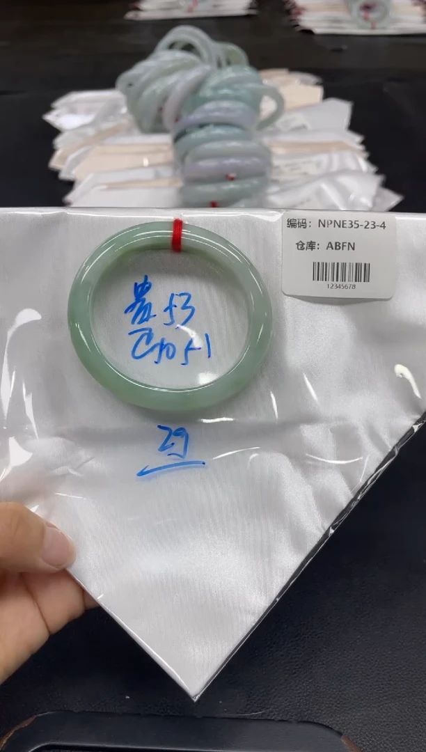 未镶嵌手镯翡翠翡翠手镯