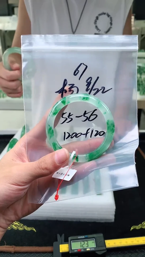 未镶嵌非洲翠手镯石英质玉非洲翠手镯55-56圈口67号