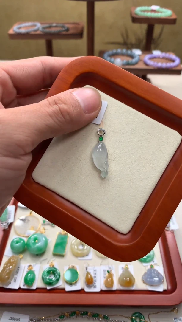 翡翠18K金镶嵌吊坠(不含链)鱼