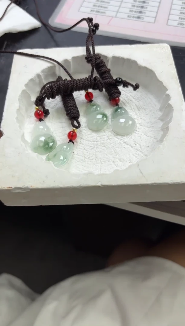 翡翠挂件未镶嵌多样性发一件L0501-3