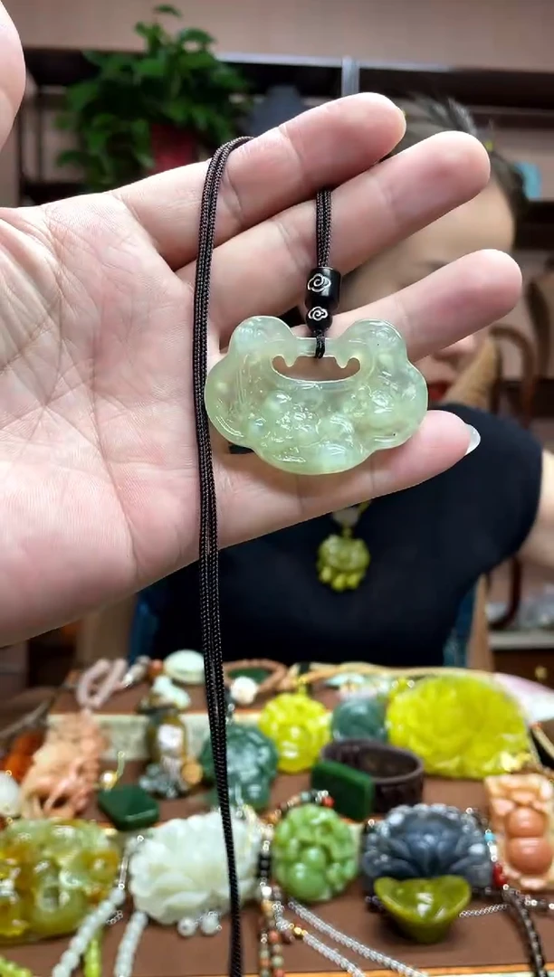 未镶嵌岫玉吊坠·2