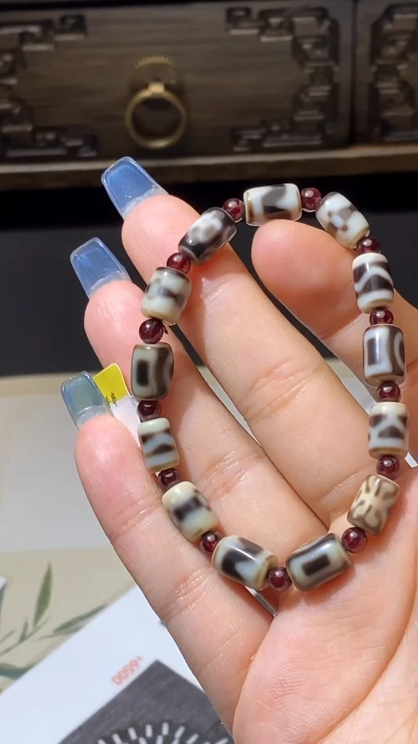 未镶嵌颈饰玛瑙/玉髓（覆膜）Q33478多样性发其一