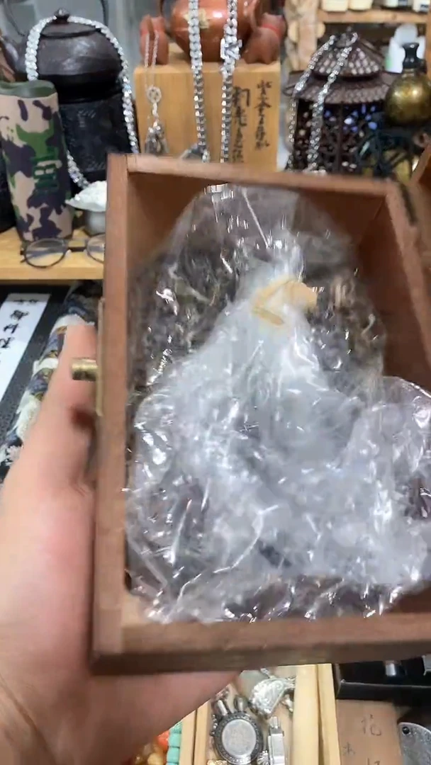瓷片闪购商品  如图所示