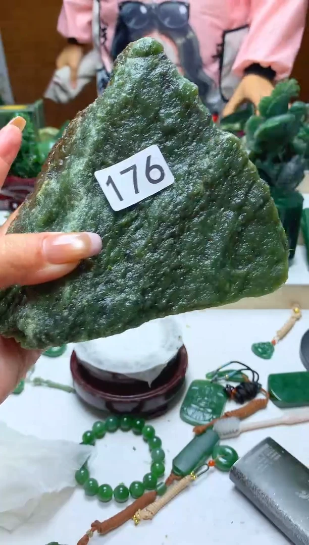 未镶嵌和田玉摆件1