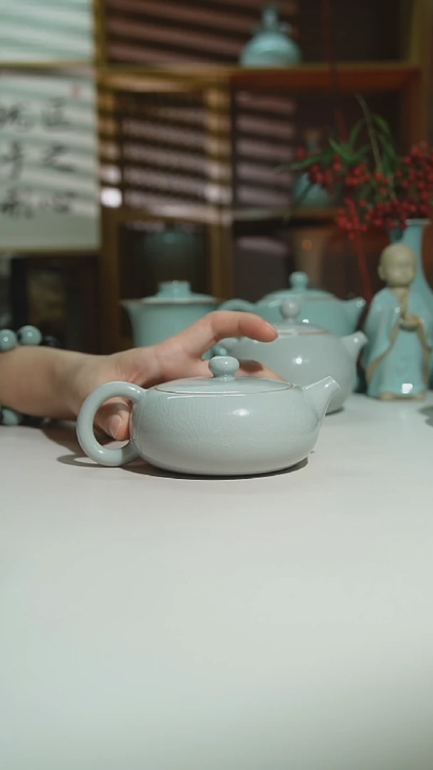 月白扁西施壶二级0292