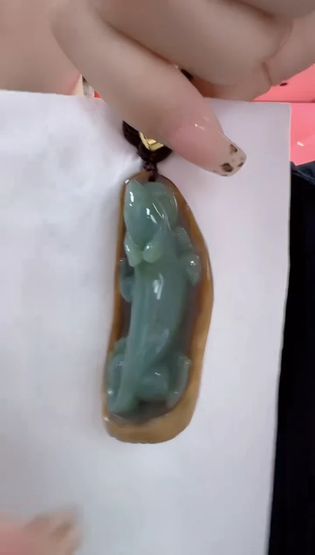 翡翠未镶嵌颈饰孤品生肖鼠