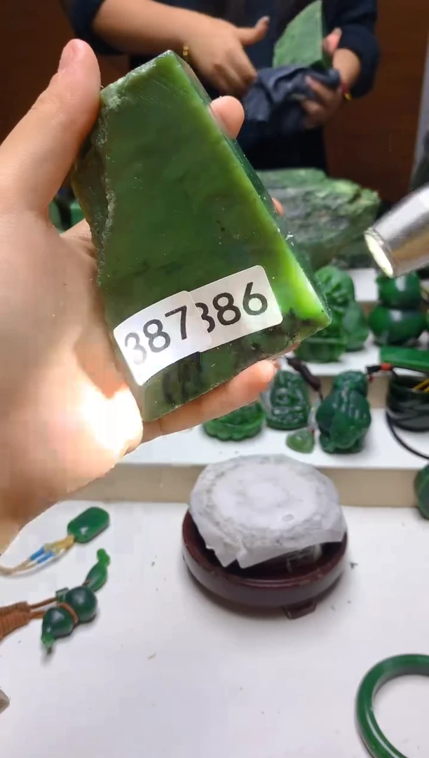未镶嵌和田玉（碧玉）珠宝半成品0