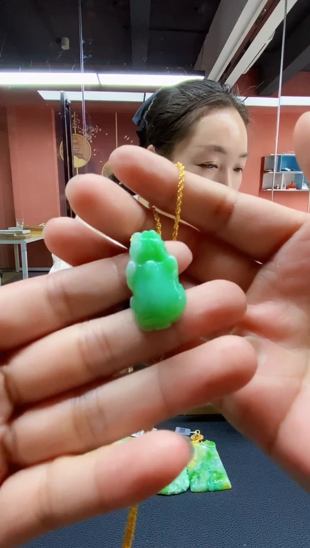 颈饰未镶嵌翡翠吊坠