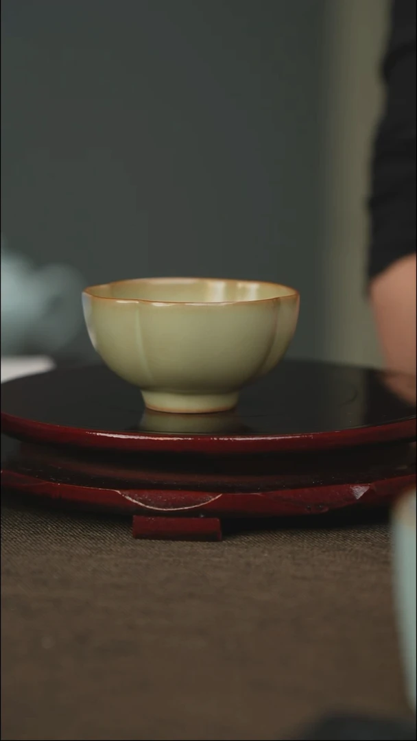 粉青 四喜梅花 带底款