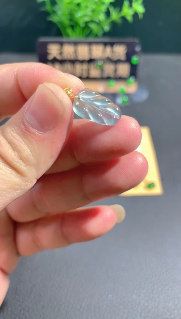 【闪购商品】翡翠颈饰18K金镶嵌翡翠